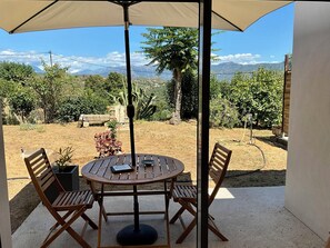Outdoor dining - Studio room with jacuzzi and heated swimming pool 4X8 (Alata)