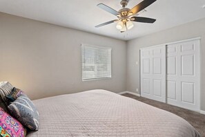 2 bedrooms, iron/ironing board, WiFi
