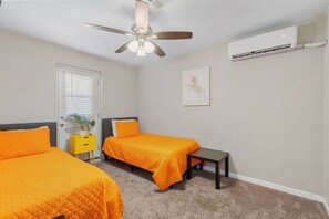 2 bedrooms, iron/ironing board, WiFi