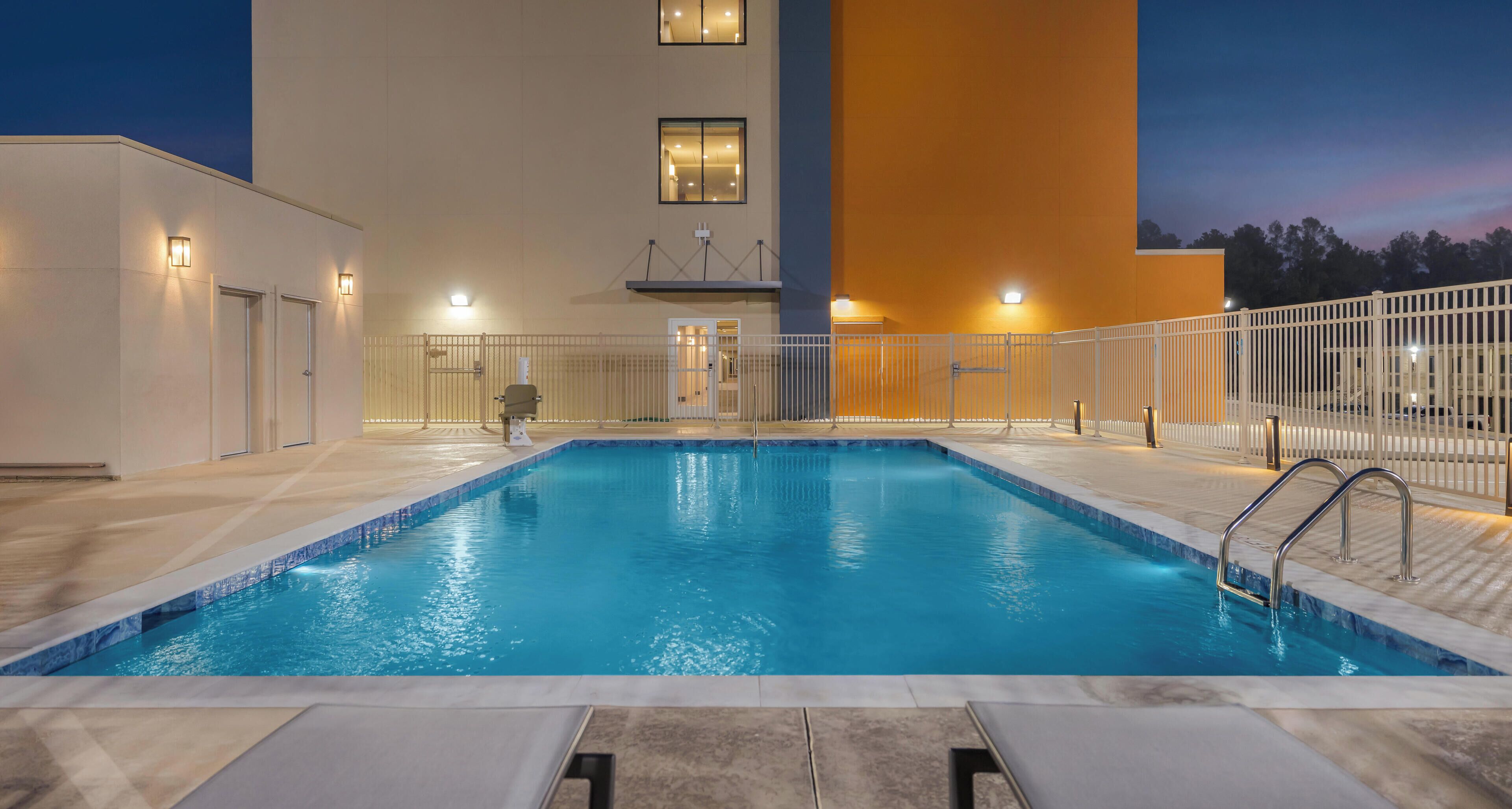 حمّام سباحة خارجي