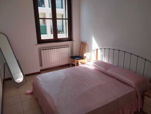 2 chambres, fer et planche à repasser, draps fournis