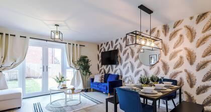 Luxury & Modern Equipped Liverpool 3 Bedroom House WParking Sleeps 9 Max