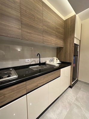 Apartment, 1 Bedroom, Smoking, Balcony | Private kitchen