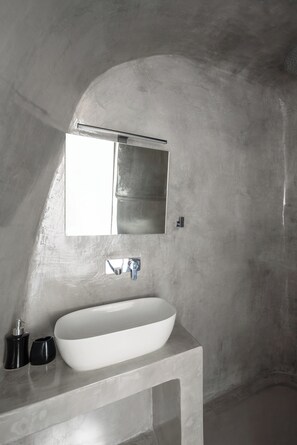 Shower, hair dryer, towels, toilet paper