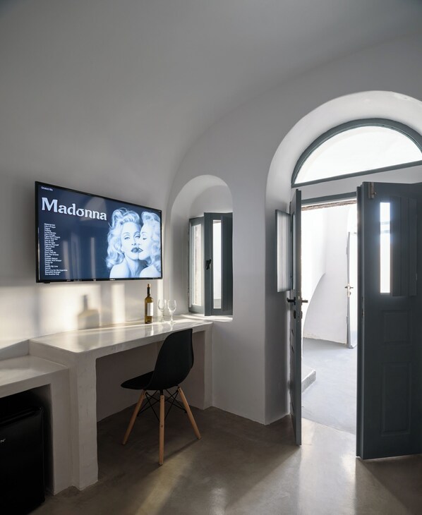 Interior - Standard Room with Non-View Side (SANTORINI)