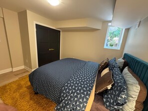 2 quartos, ferros/tábuas de passar roupa, Wi-Fi, roupa de cama