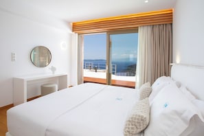 6 bedrooms, in-room safe, desk, iron/ironing board
