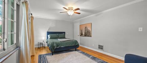 3 habitaciones, tabla de planchar con plancha, wifi y ropa de cama