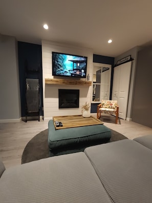 Smart TV, fireplace