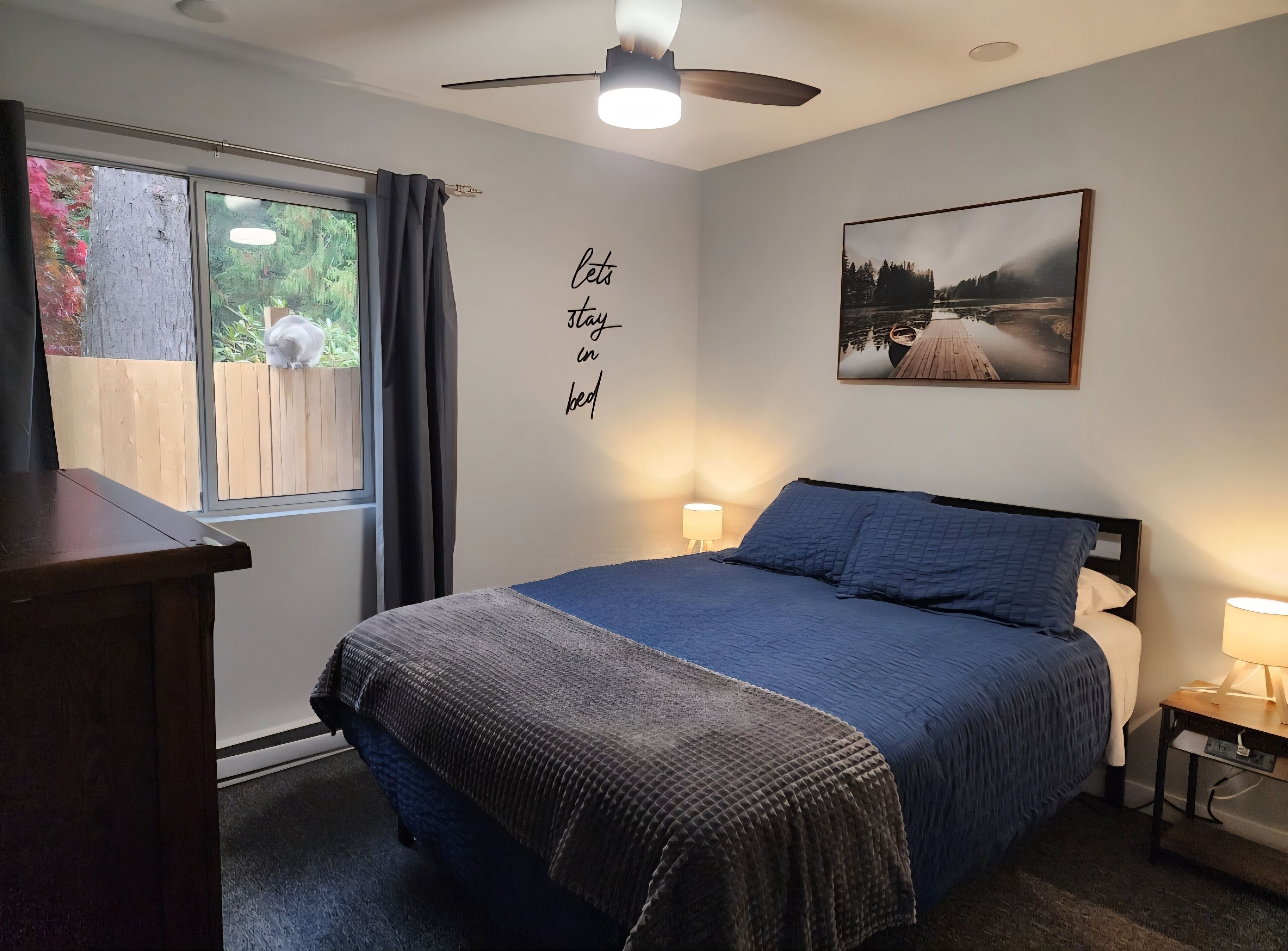 2 室のベッドルーム、WiFi (無料)、ベッドシーツ