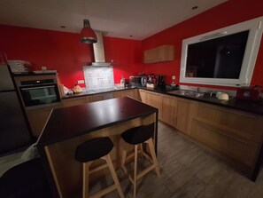 Micro-ondes, four, plaque de cuisson, lave-vaisselle