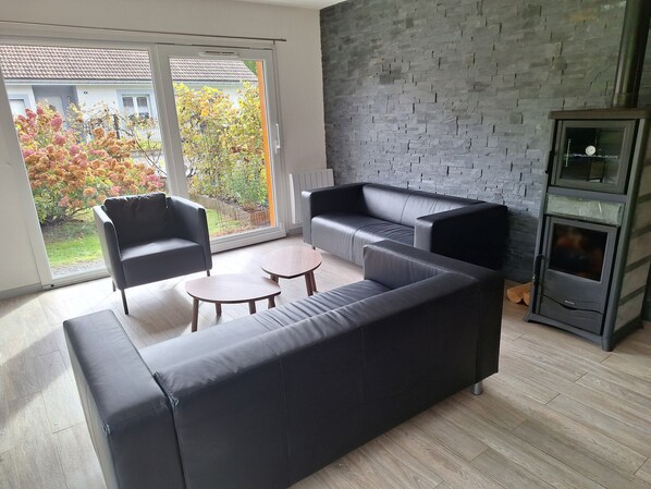 Télévision, cheminée