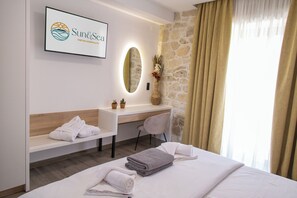 3 bedrooms, in-room safe, desk, iron/ironing board