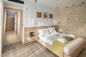3 chambres, coffres-forts dans les chambres, bureau