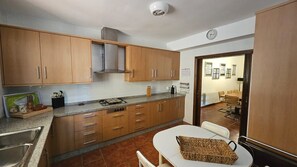 Fridge, microwave, oven, dishwasher - FINCA EL ALAMO - BARCARROTA (Badajoz)