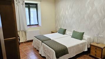 6 dormitorios, tabla de planchar con plancha, wifi gratis y ropa de cama