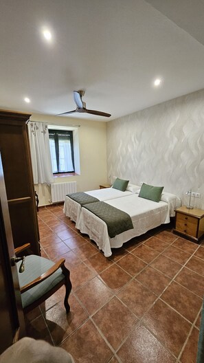 6 Schlafzimmer, Bügeleisen/Bügelbrett, kostenloses WLAN, Bettwäsche