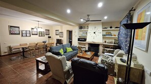 Télévision, cheminée