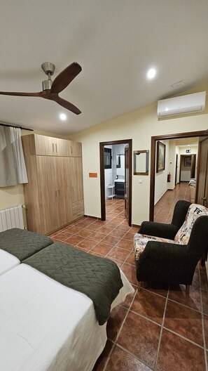 6 chambres, fer et planche à repasser, Wi-Fi gratuit, draps fournis