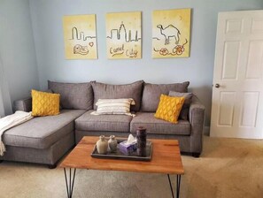 Living area - Carolina Cheerful and Charming (Winston-Salem)