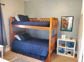 2 slaapkamers, een strijkplank/strijkijzer, wifi, beddengoed