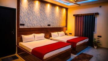 Kahden hengen deluxe-huone, kaupunkinäköala | Kannettavalle tietokoneelle sopiva työtila, ilmainen Wi-Fi