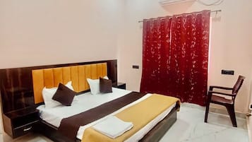 Deluxe Double Room, City View | Laptop workspace, free WiFi
