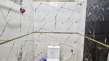 Deluxe Triple Room | Bilik Mandi