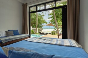 Chambre triple, vue sur l’océan | Lit avec matelas Select Comfort, minibar, bureau