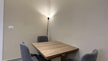 Apartamento, 1 quarto, acessível, para fumantes | Opções para refeição
