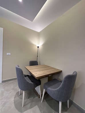 Apartment, 1 Bedroom, Accessible, Smoking | Dining