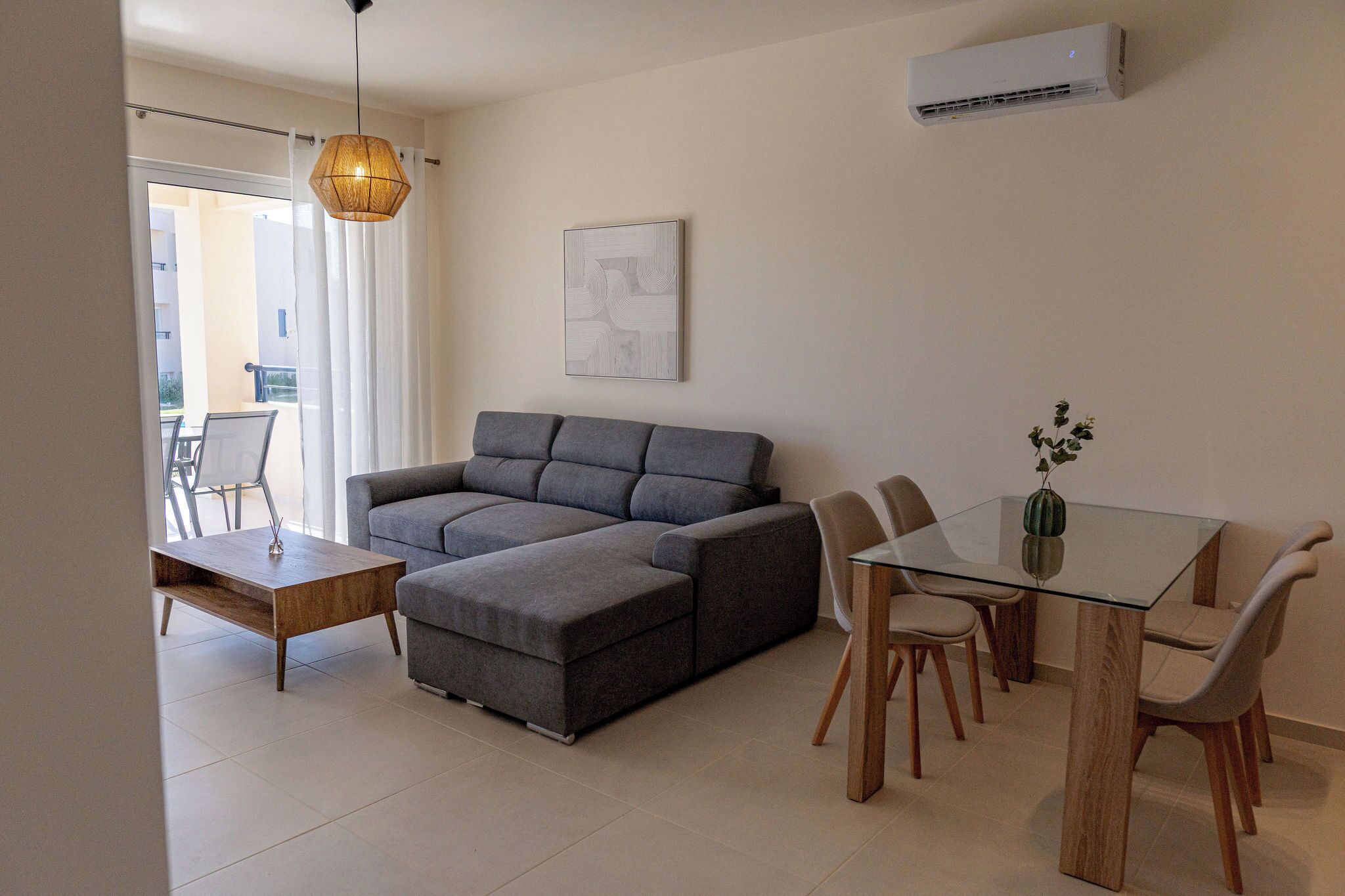 Apartamento superluxo, vista para a piscina | Cofres nos quartos, cortinas blackout, ferros/tábuas de passar roupa