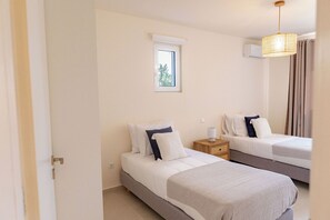In-room safe, blackout curtains, iron/ironing board, free WiFi - Phaedrus Living: Seaside Thalassa Cretan 103 (Platanias)