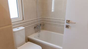 Luxury Apartment, Pool View | Bathroom