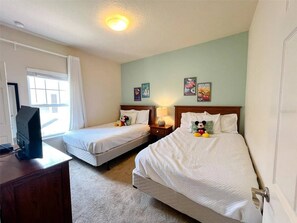 4 bedrooms, travel cot, WiFi, bed sheets