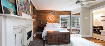 Elegant 1800's cabin in charming downtown Franklin 25 min South of Nashville 