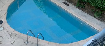 Proche de Gréoux les bains, 1 chambre pour 2 + une petite pour 1 et la piscine!