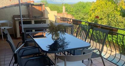 Proche de Gréoux les bains, 1 chambre pour 2 + une petite pour 1 et la piscine!