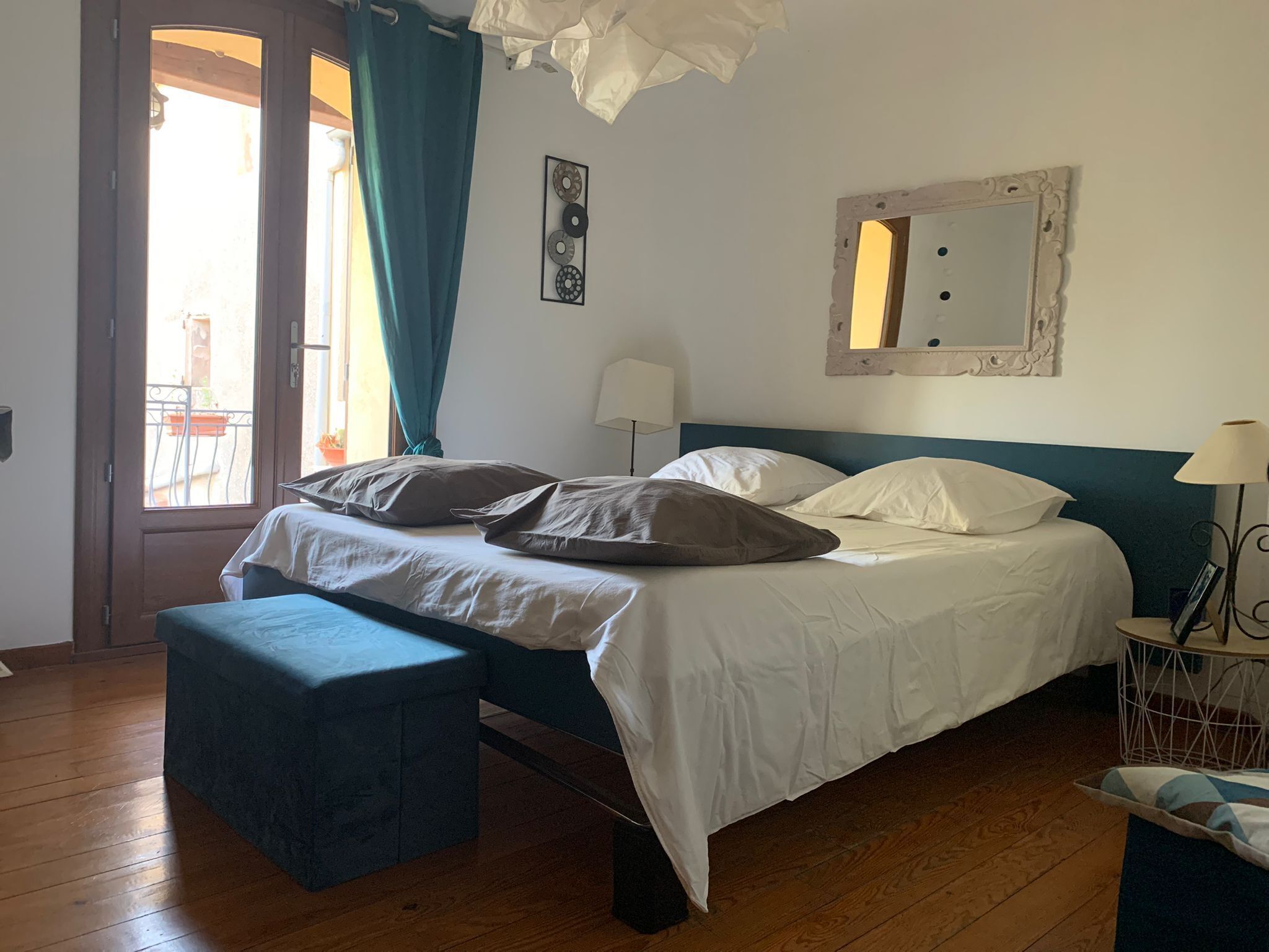 2 habitaciones, tabla de planchar con plancha, wifi y ropa de cama 