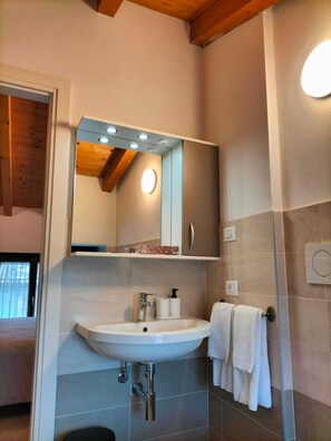 Classic Double Room, City View | Bathroom