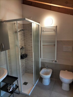 Classic-Zweibettzimmer, Nichtraucher, Stadtblick | Badezimmer