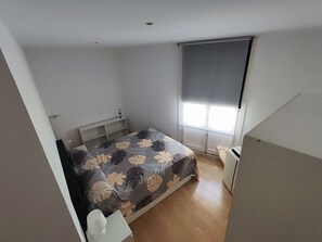 2 habitaciones, tabla de planchar con plancha, wifi y ropa de cama 