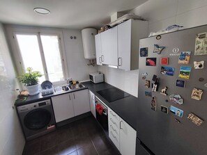 Micro-ondes, four, plaque de cuisson