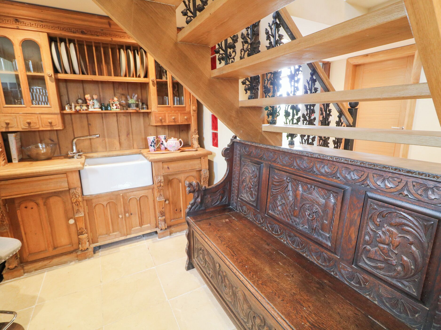 المنشأة من الداخل