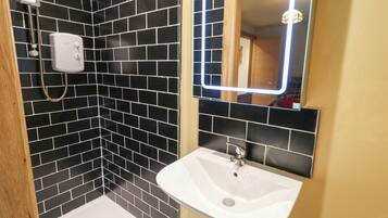 Cottage | Bathroom | Shower