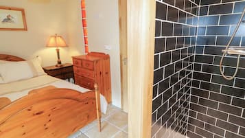 Cottage | 8 bedrooms, individually decorated, individually furnished