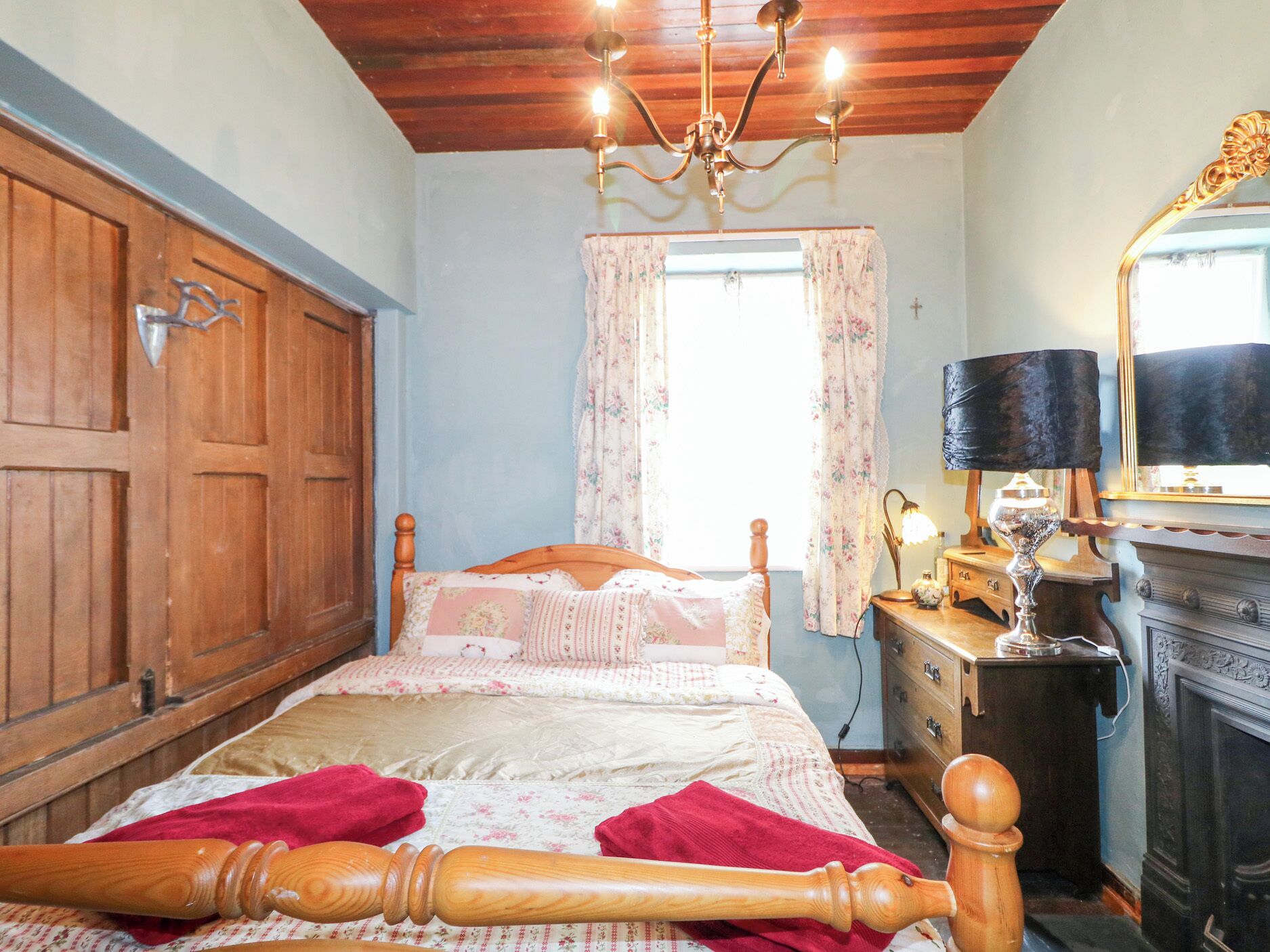 Cottage | 8 bedrooms, individually decorated, individually furnished