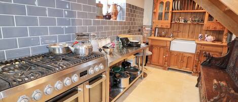 Casa rural | Cuina privada | Utensilis de cuina, vaixella i coberteria