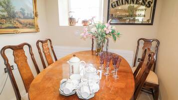 Cottage | Dining