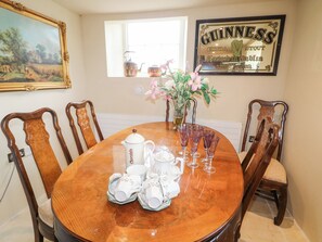 Cottage | Dining